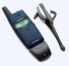 Een GSM met Bluetooth zend/ontvanger en bijbehorende draadloze hoofdtelefoon van Ericsson.