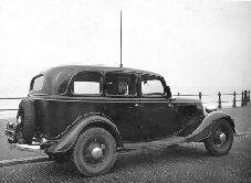 Auto met zend-ontvanger, circa 1936