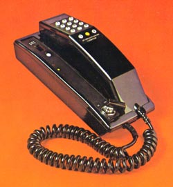 Een autotelefoon, type Pollux, uit 1980.